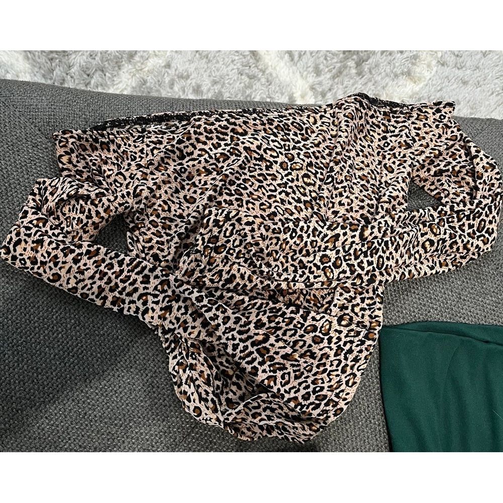 Off the shoulders leopard crop top and fit‎ and flare pants NWOT small